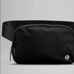 Lululemon Everywhere Belt Bag black 🖤